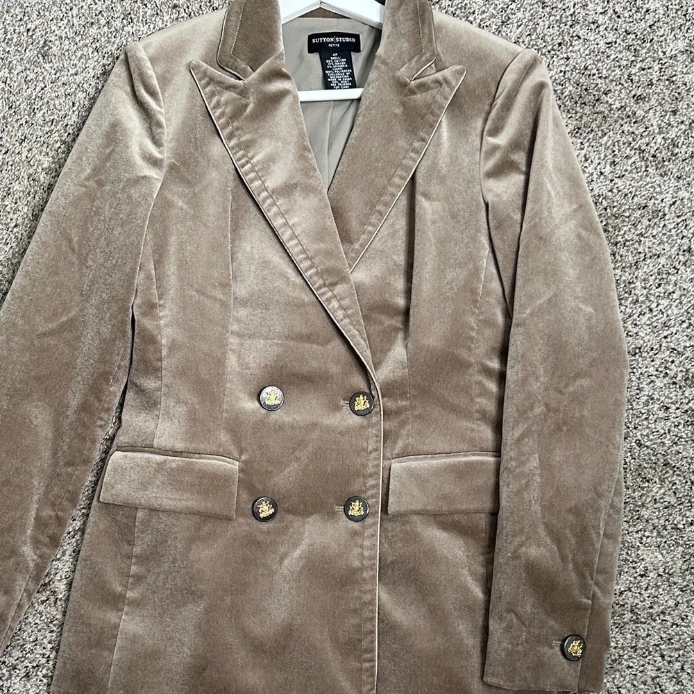Sutton studio Duty Women's double breasted velvet Tan Blazer size 4p nautical
